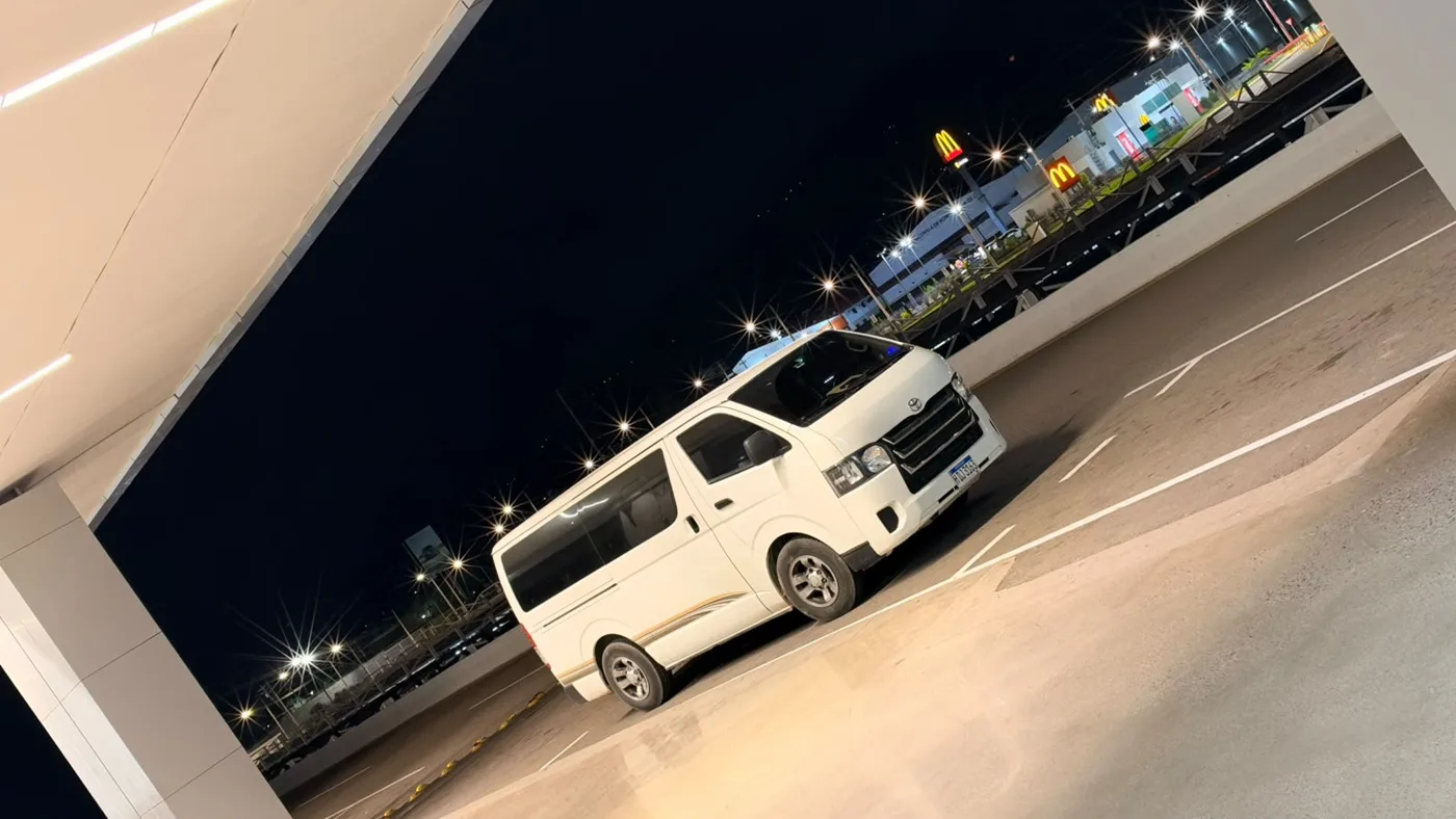 Microbús Travel VIP en servicio nocturno